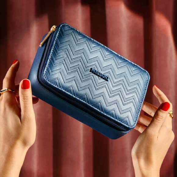 BRAND NEW, NEVER OPENED! Delta One x Missoni luxury amenity kit! - Picture 6 of 9